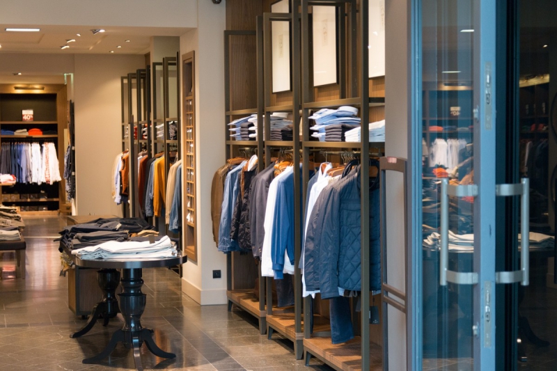 boutique-ST RAPHAEL-min_shop_clothes_clothing_shopping_mall_shopping_kielce_crown_poland-862477